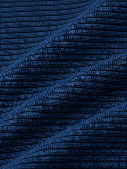 Golf-Pullover aus Funktionsmaterial in tiefem Marineblau mit gerippter Struktur und Viertelreißverschluss