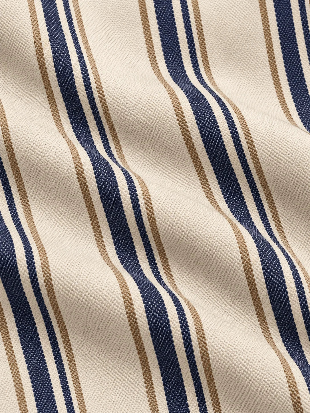 Cremefarbener Golfpullover für Herren mit marineblauem Längsstreifenmuster und Viertelreißverschluss