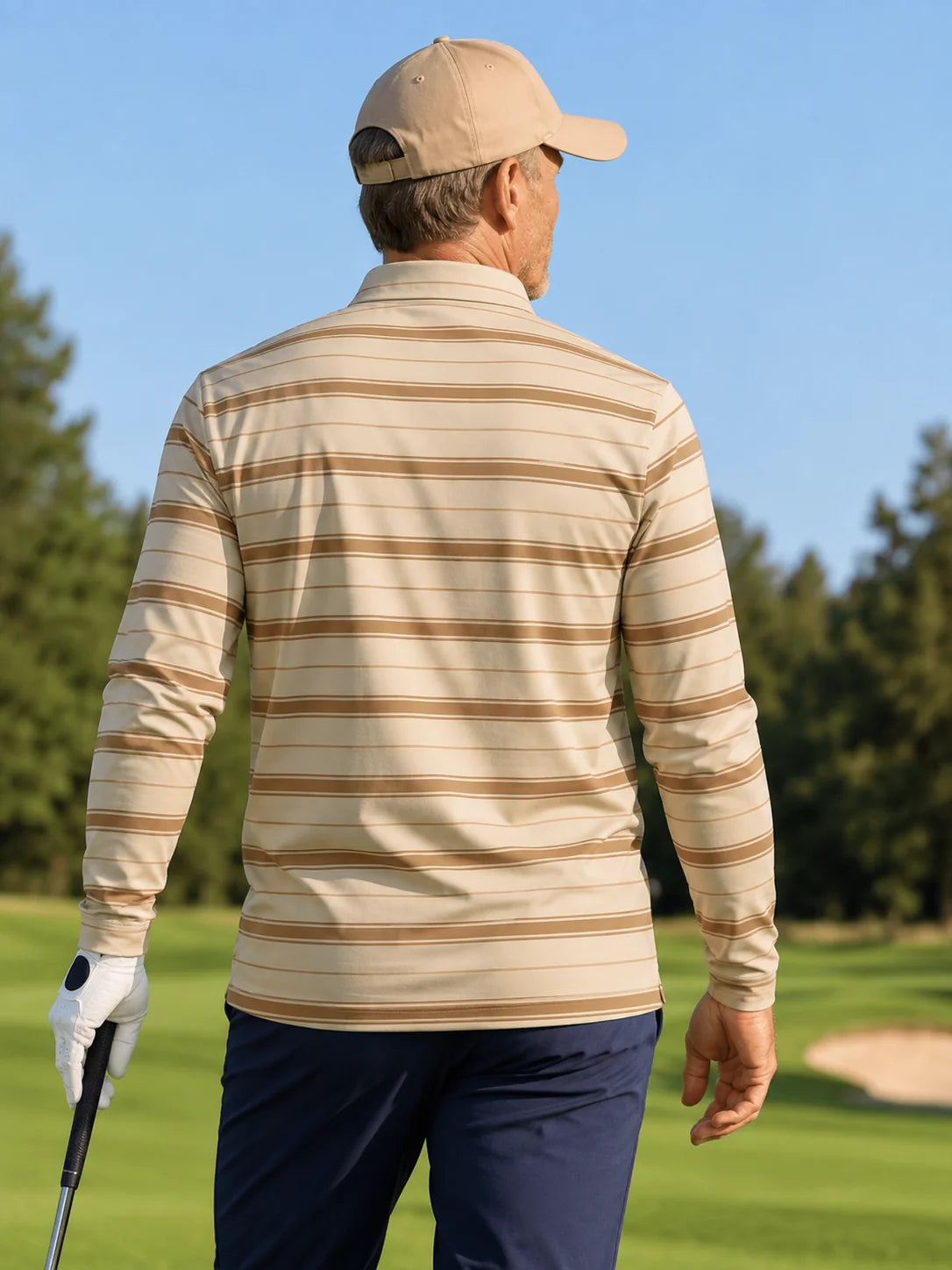 Golf-Pullover in Elfenbein mit kamelfarbenen Nadelstreifen und Viertelreißverschluss aus Funktionsmaterial