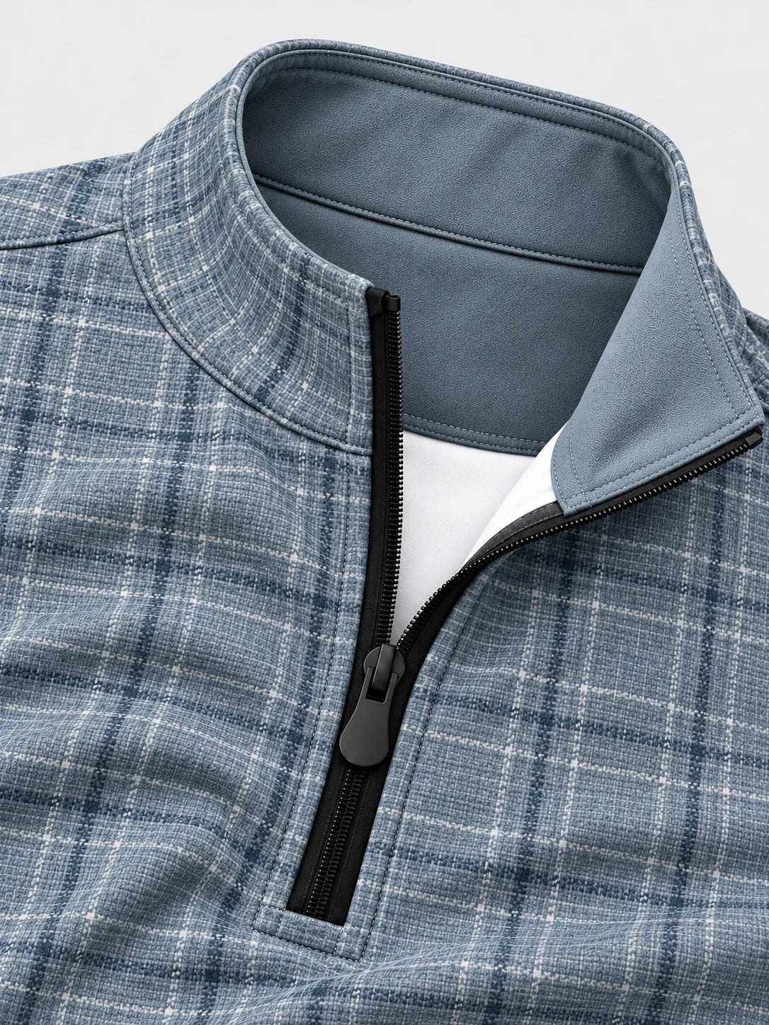 Golf-Pullover aus Funktionsmaterial in Staubblau mit gekreuztem Karomuster und Viertelreißverschluss