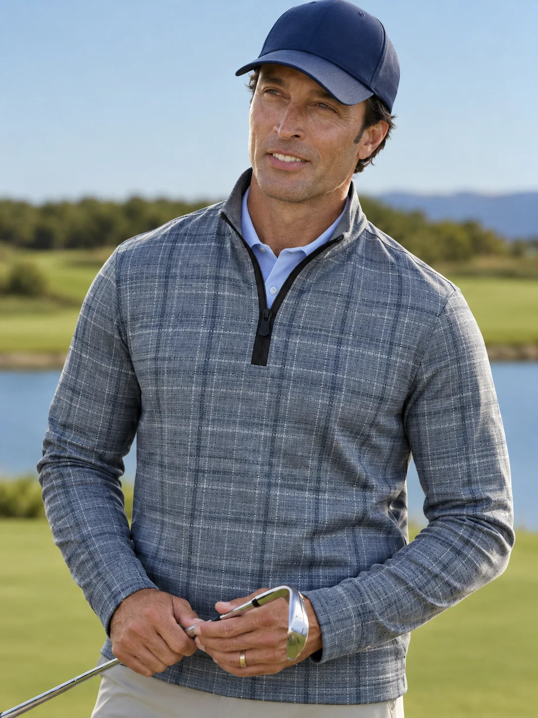 Golf-Pullover aus Funktionsmaterial in Staubblau mit gekreuztem Karomuster und Viertelreißverschluss
